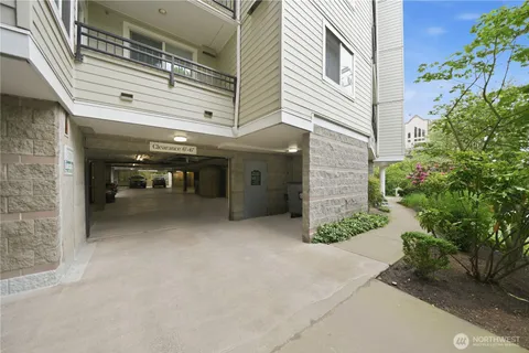 $349,950 | 232 Belmont Avenue East, Unit 202, Seattle, WA 98102