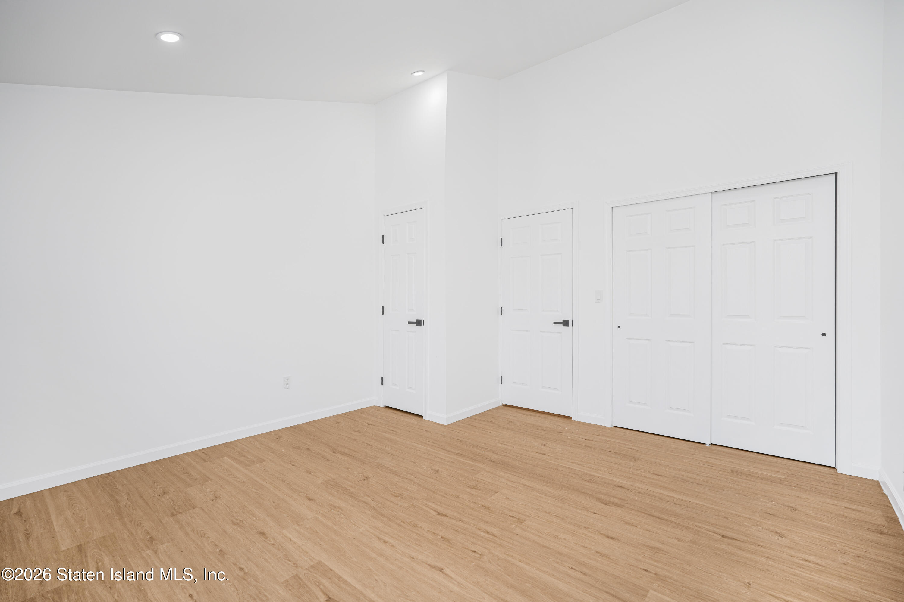 48 Studio Lane Staten Island, NY 10304 - Photo 19 of 38 a view of empty room