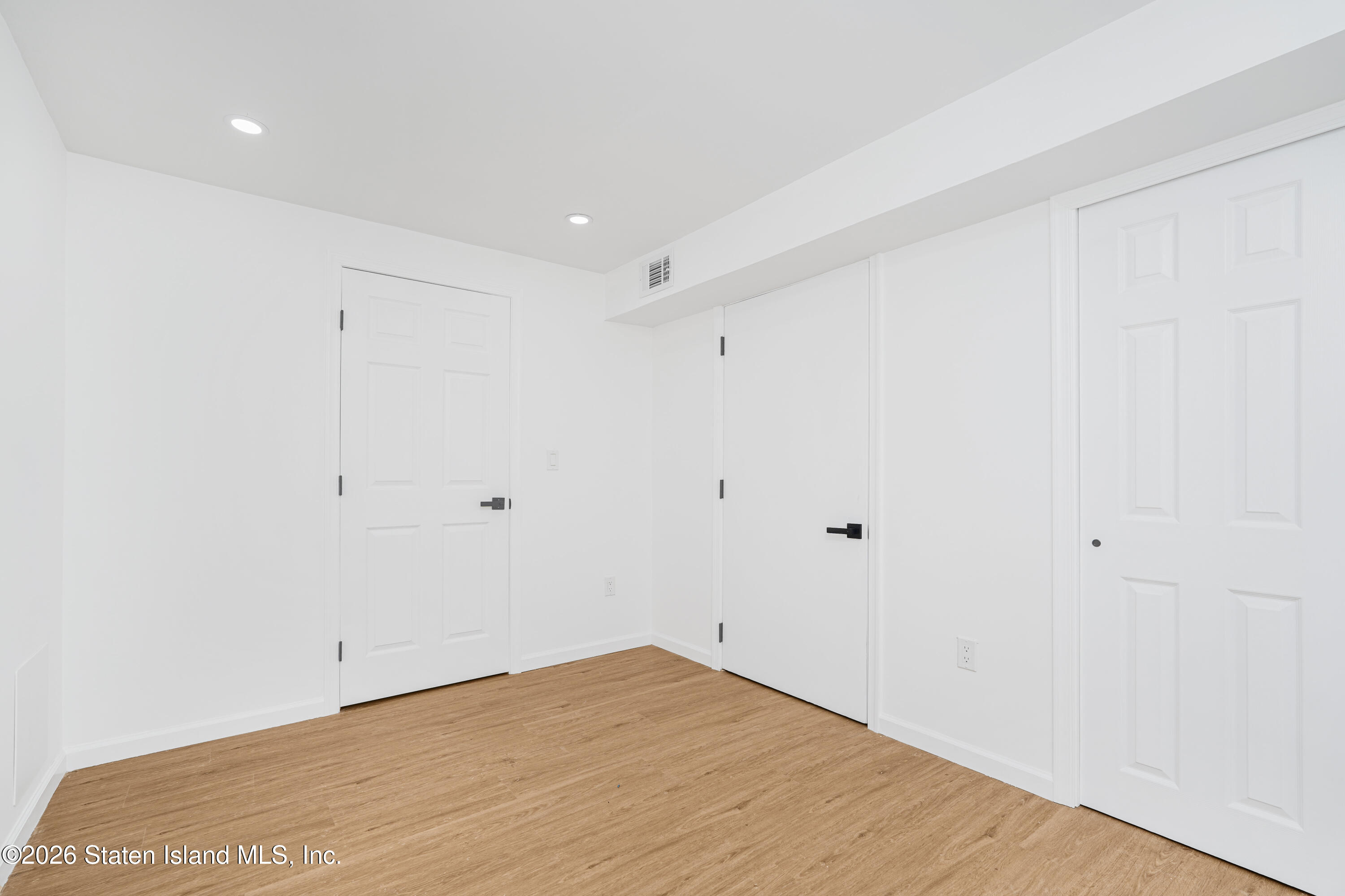 48 Studio Lane Staten Island, NY 10304 - Photo 28 of 38 a view of room