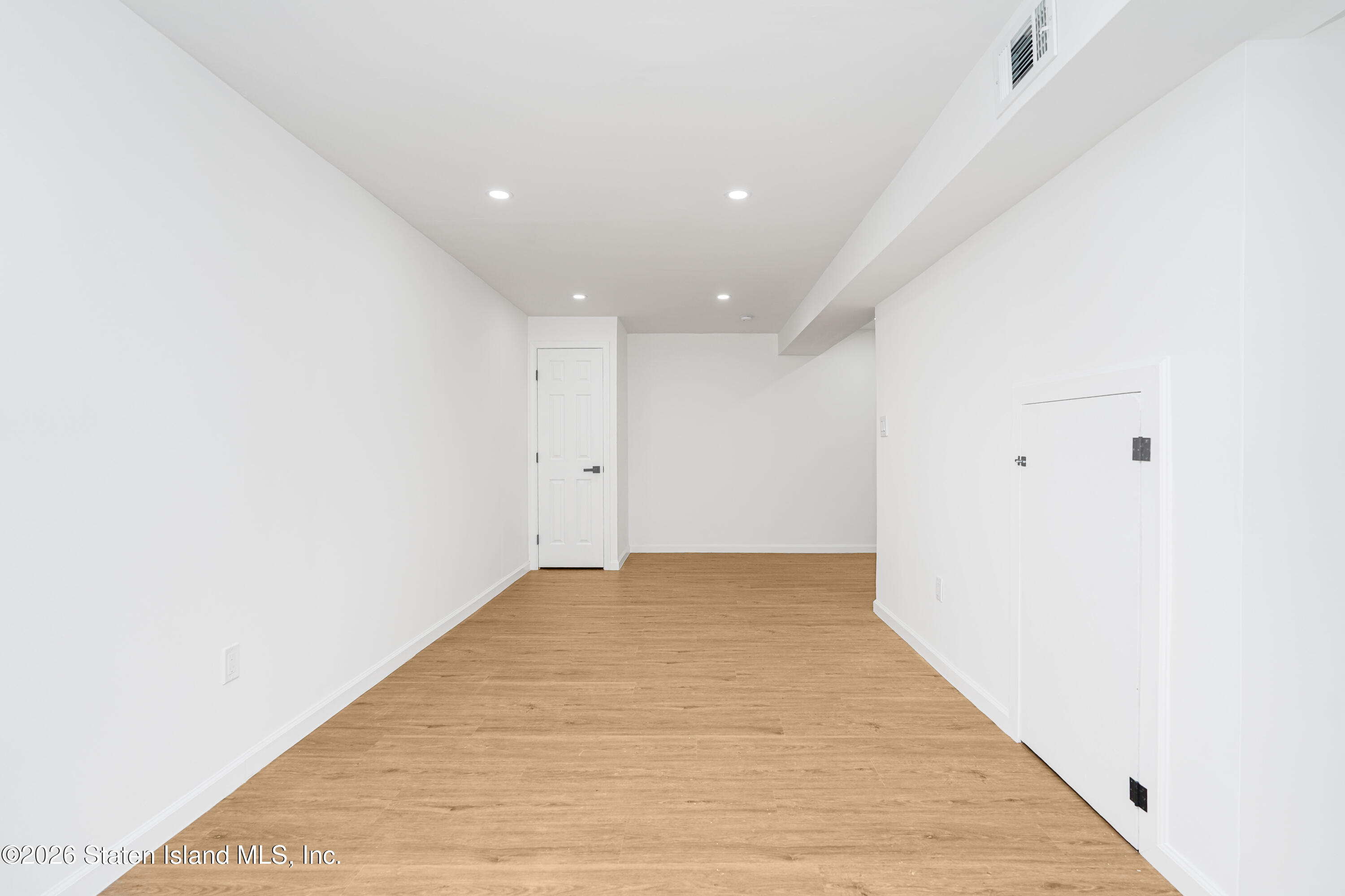 48 Studio Lane Staten Island, NY 10304 - Photo 29 of 38 a view of room