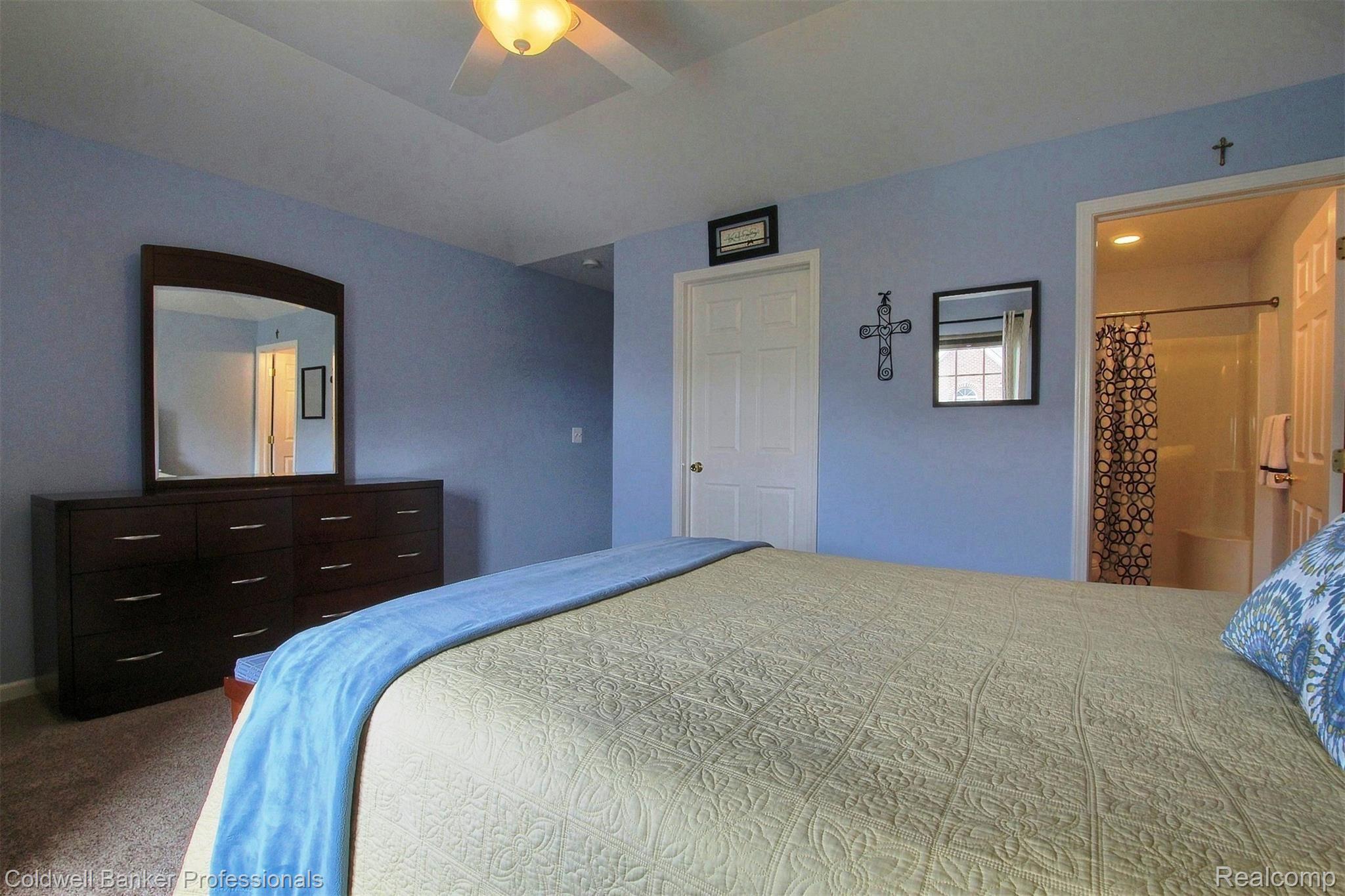 11830 Farmington Road Livonia, MI 48150 - Photo 19 of 26 Master bedroom view #2