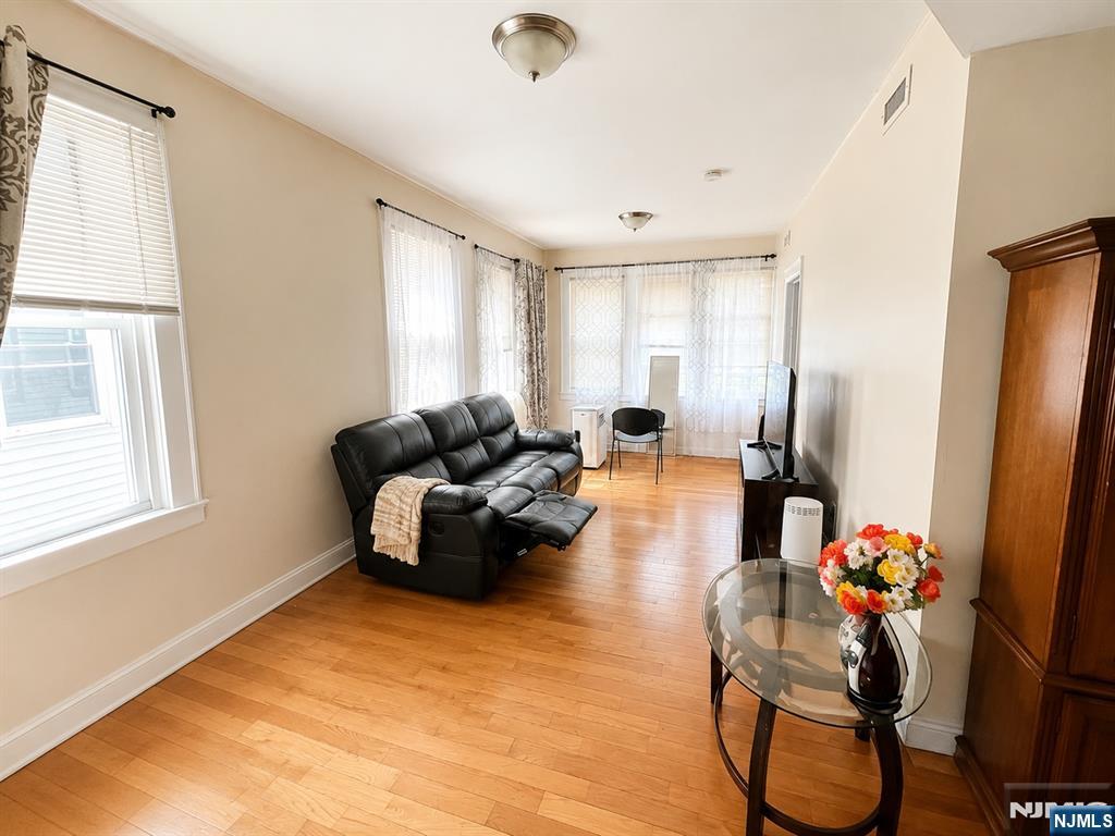 314 Smith Street Newark, NJ 07106 - Photo 4 of 17