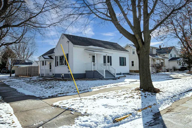 $249,900 | 331 North John Street, Kimberly, WI 54136