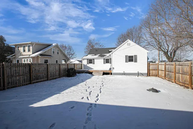 $249,900 | 331 North John Street, Kimberly, WI 54136