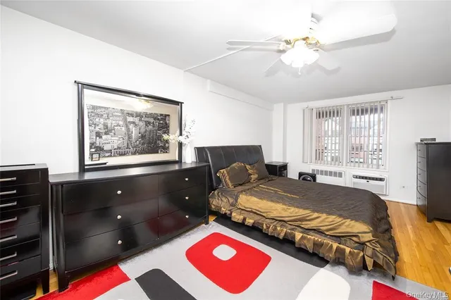 $369,000 | 241-20 Northern Boulevard, Unit 5E | Douglaston