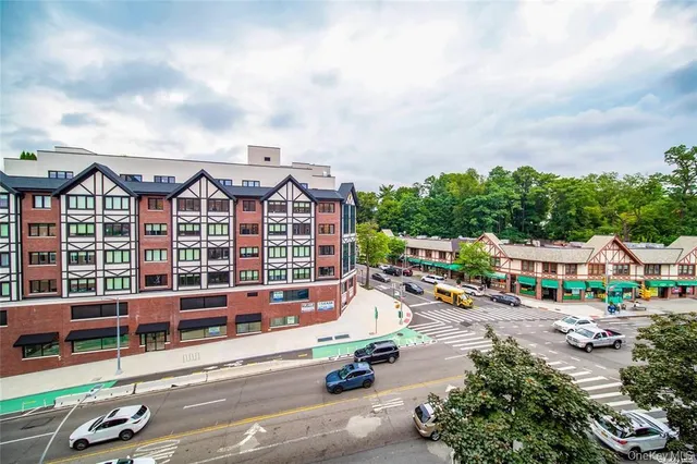 $369,000 | 241-20 Northern Boulevard, Unit 5E | Douglaston