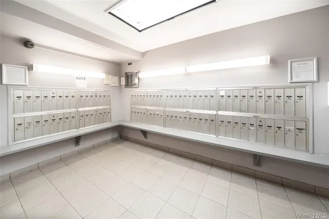 $369,000 | 241-20 Northern Boulevard, Unit 5E | Douglaston