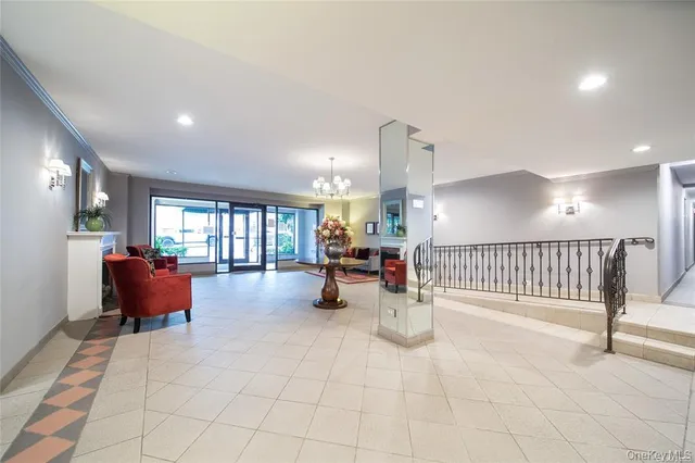 $369,000 | 241-20 Northern Boulevard, Unit 5E | Douglaston