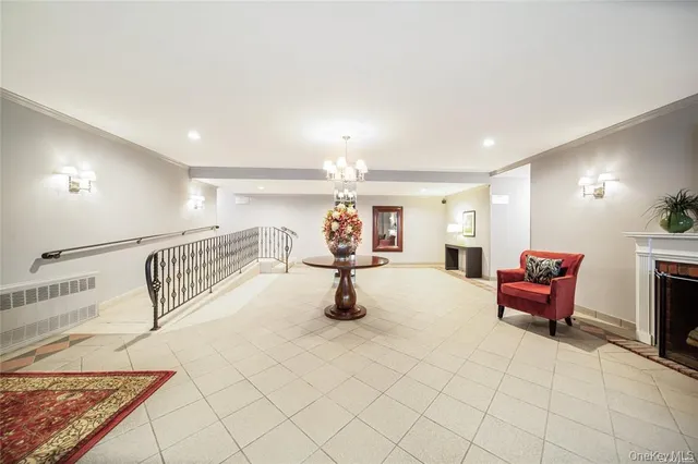 $369,000 | 241-20 Northern Boulevard, Unit 5E | Douglaston