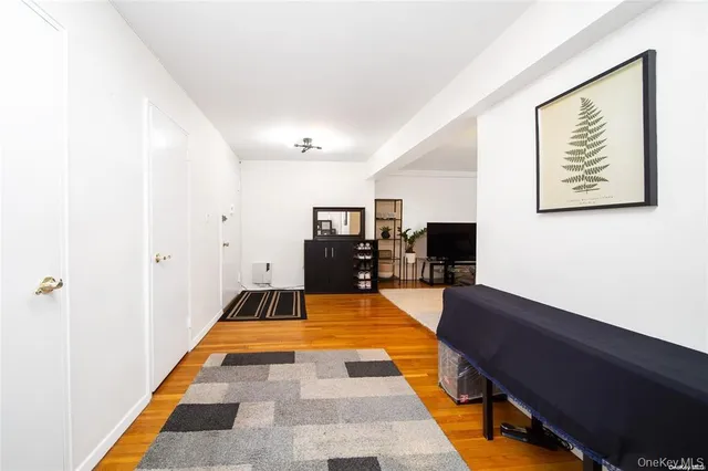 $369,000 | 241-20 Northern Boulevard, Unit 5E | Douglaston