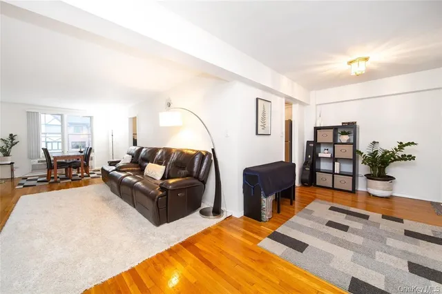 $369,000 | 241-20 Northern Boulevard, Unit 5E | Douglaston