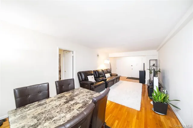 $369,000 | 241-20 Northern Boulevard, Unit 5E | Douglaston