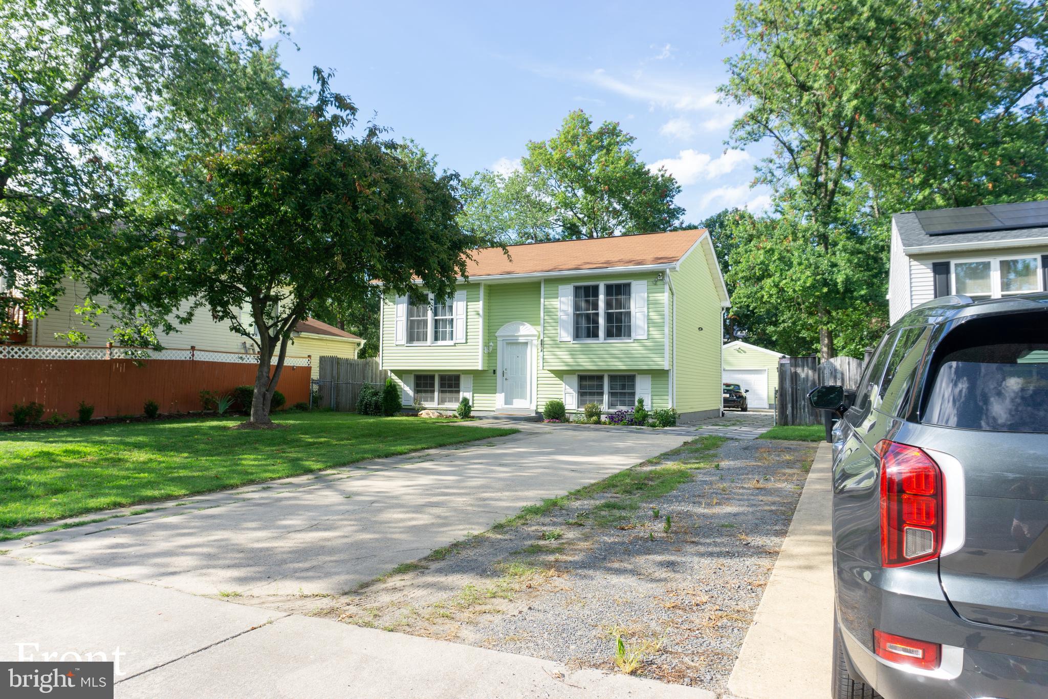 8604 Chestnut Ridge Drive Laurel, MD 20707 - Photo 2 of 28 Driveway