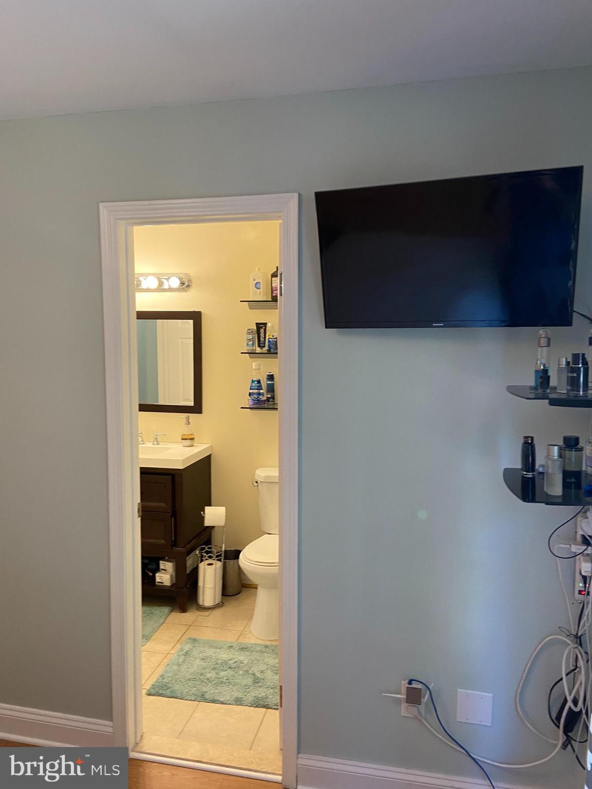 8604 Chestnut Ridge Drive Laurel, MD 20707 - Photo 17 of 28 Full Bathroom 1