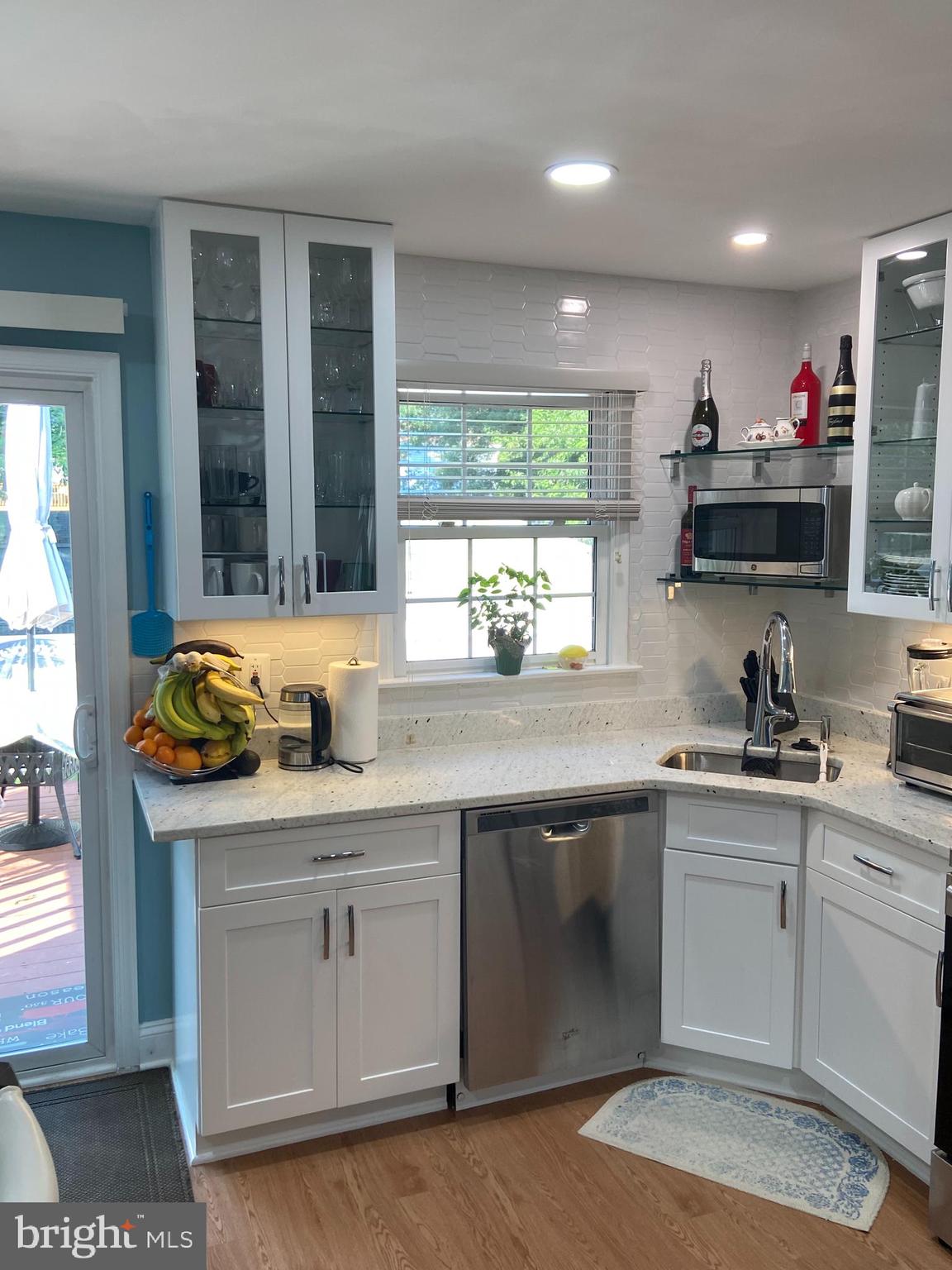8604 Chestnut Ridge Drive Laurel, MD 20707 - Photo 7 of 28 Recently Upgraded Countertops