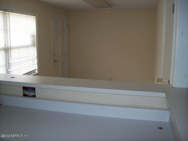 904 New Berlin Road Jacksonville, FL 32218 - Photo 15 of 19 a bathroom with a bathtub and window