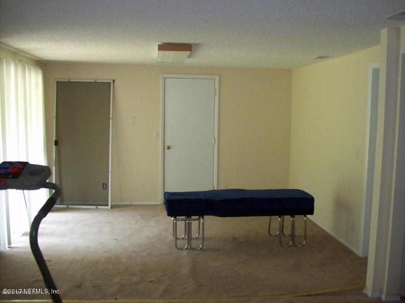 904 New Berlin Road Jacksonville, FL 32218 - Photo 16 of 19 a room with a table and a chair