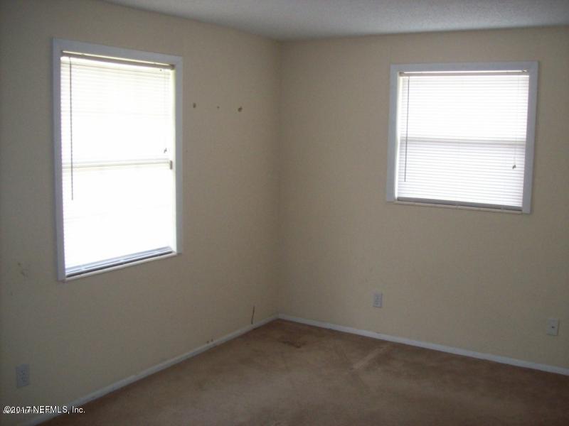 904 New Berlin Road Jacksonville, FL 32218 - Photo 18 of 19 an empty room with a window