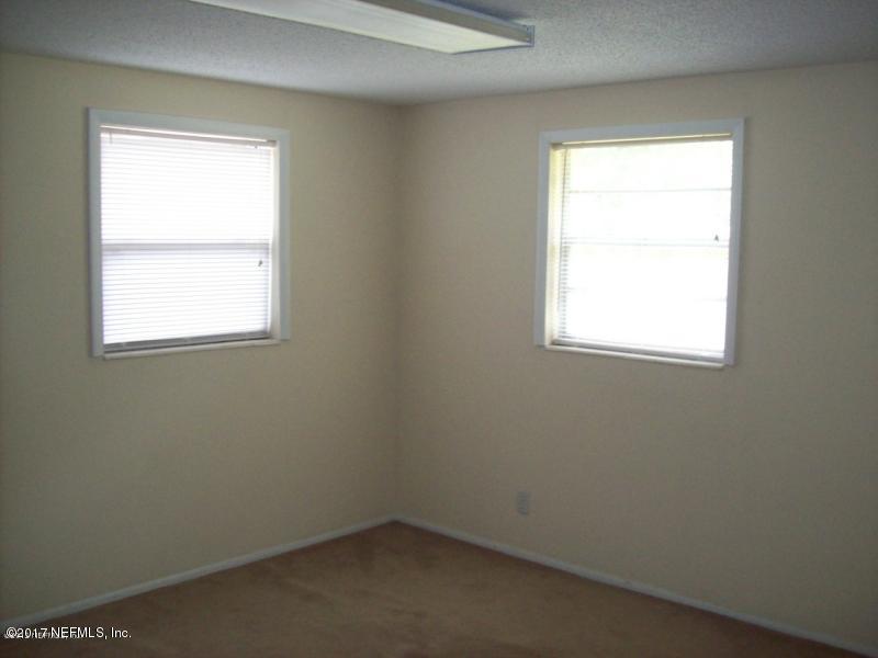 904 New Berlin Road Jacksonville, FL 32218 - Photo 19 of 19 an empty room with a window