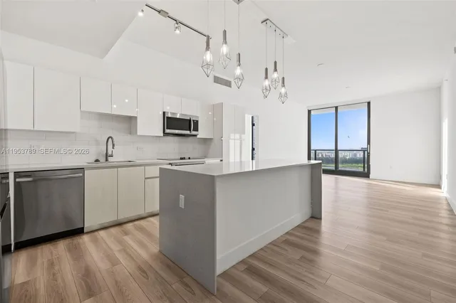 $4,208 | 101 Diplomat Parkway, Unit 1703, Hallandale Beach, FL 33009