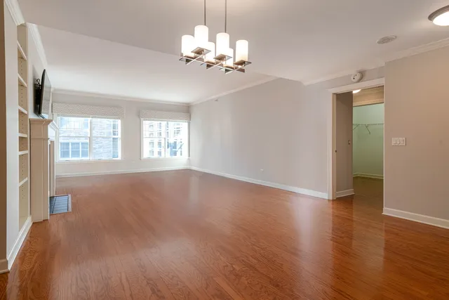 $675,000 | 44 North Vail Avenue, Unit 613, Arlington Heights, IL 60005