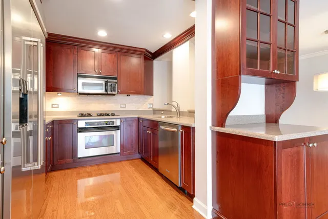 $675,000 | 44 North Vail Avenue, Unit 613, Arlington Heights, IL 60005