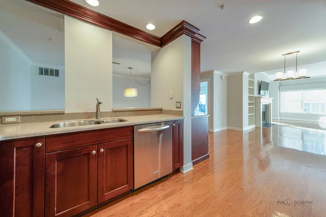 $675,000 | 44 North Vail Avenue, Unit 613, Arlington Heights, IL 60005