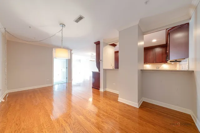 $675,000 | 44 North Vail Avenue, Unit 613, Arlington Heights, IL 60005