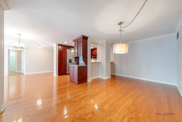 $675,000 | 44 North Vail Avenue, Unit 613, Arlington Heights, IL 60005