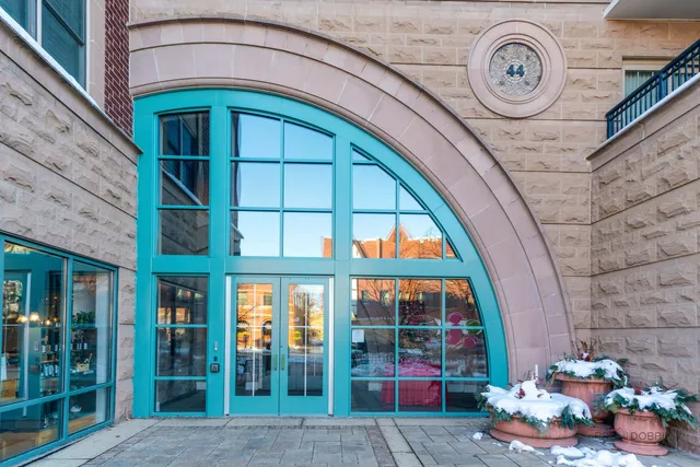 $675,000 | 44 North Vail Avenue, Unit 613, Arlington Heights, IL 60005