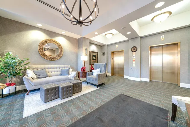 $675,000 | 44 North Vail Avenue, Unit 613, Arlington Heights, IL 60005