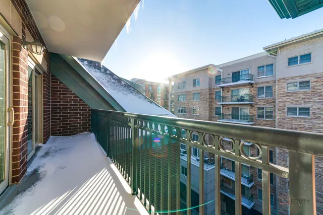 $675,000 | 44 North Vail Avenue, Unit 613, Arlington Heights, IL 60005