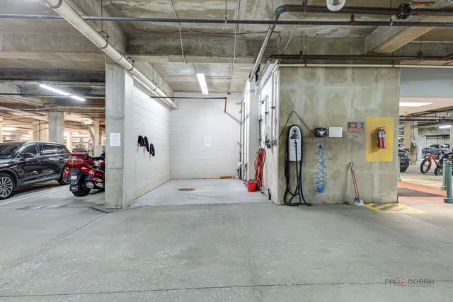 $675,000 | 44 North Vail Avenue, Unit 613, Arlington Heights, IL 60005