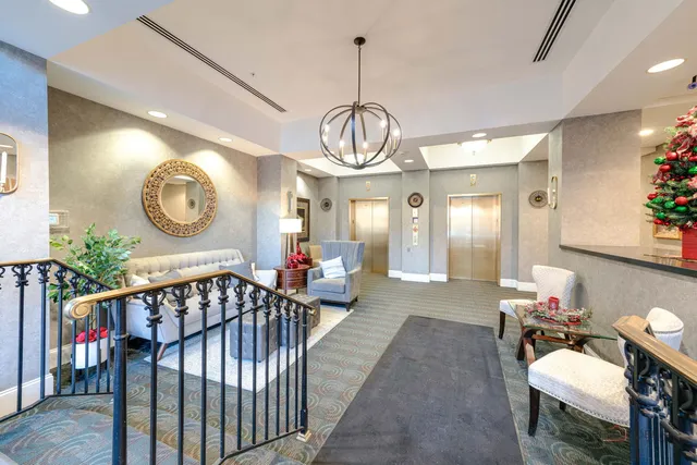 $675,000 | 44 North Vail Avenue, Unit 613, Arlington Heights, IL 60005