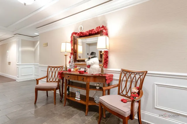 $675,000 | 44 North Vail Avenue, Unit 613, Arlington Heights, IL 60005