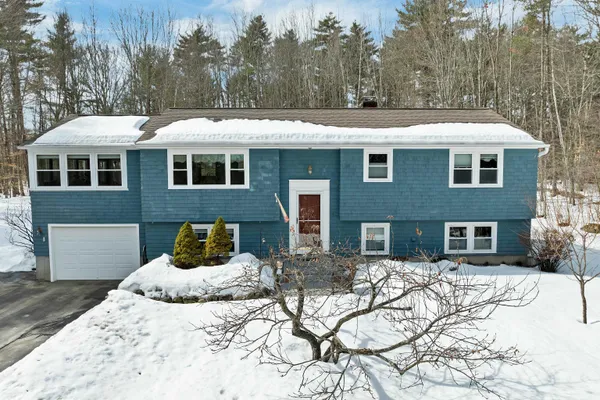 $600,000 | 15 Clearview Drive, Bow, NH 03304