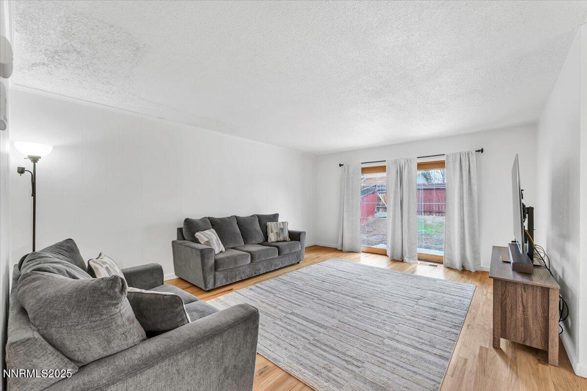 745 Akard Drive Reno, NV 89503 - Photo 4 of 22 07-745 Akard Dr Reno NV 89503 (7 of 31)