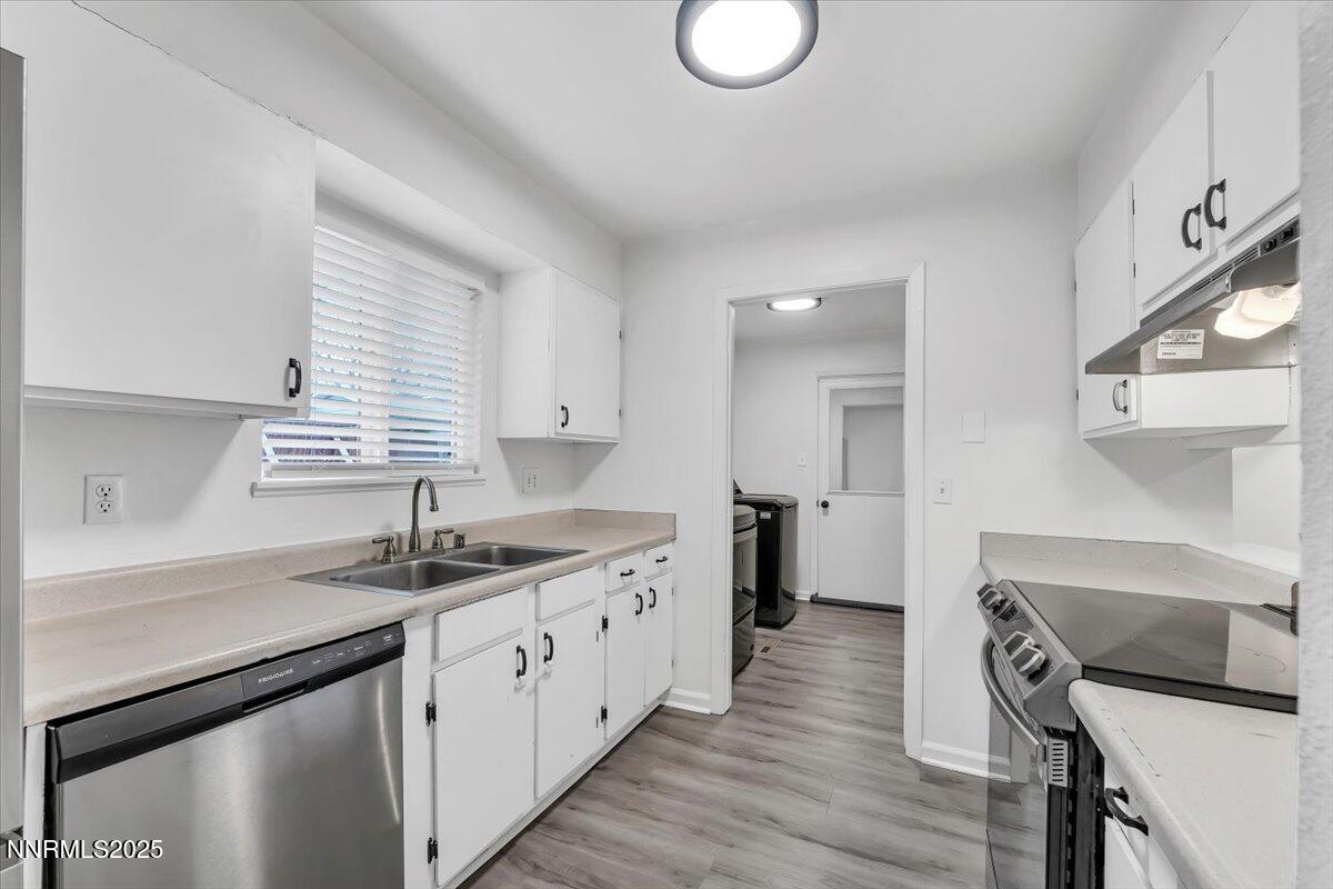 745 Akard Drive Reno, NV 89503 - Photo 10 of 22 13-745 Akard Dr Reno NV 89503 (13 of 31)