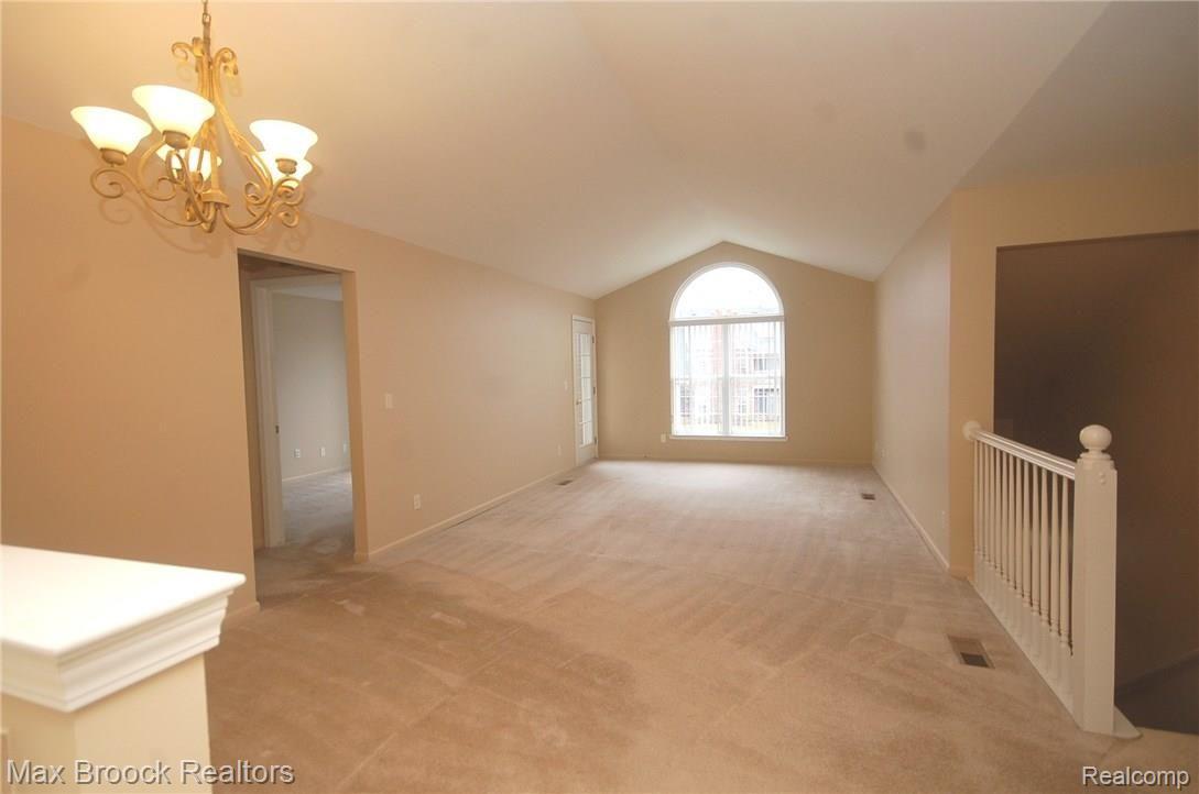 5295 Brookemonte Circle Rochester, MI 48306 - Photo 5 of 19 DSC_0016.JPG