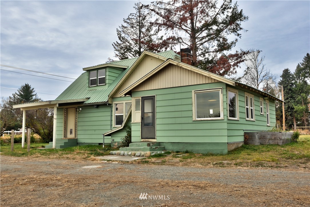 28 Fiker Road Omak, WA 98841 - Photo 1 of 39 a front view of a house with a yard and garage
