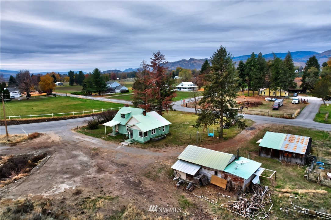 28 Fiker Road Omak, WA 98841 - Photo 2 of 39 an outdoor space with patio