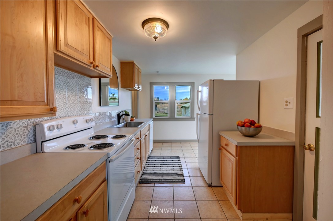 28 Fiker Road Omak, WA 98841 - Photo 12 of 39 a kitchen with stainless steel appliances granite countertop a refrigerator a sink and a stove