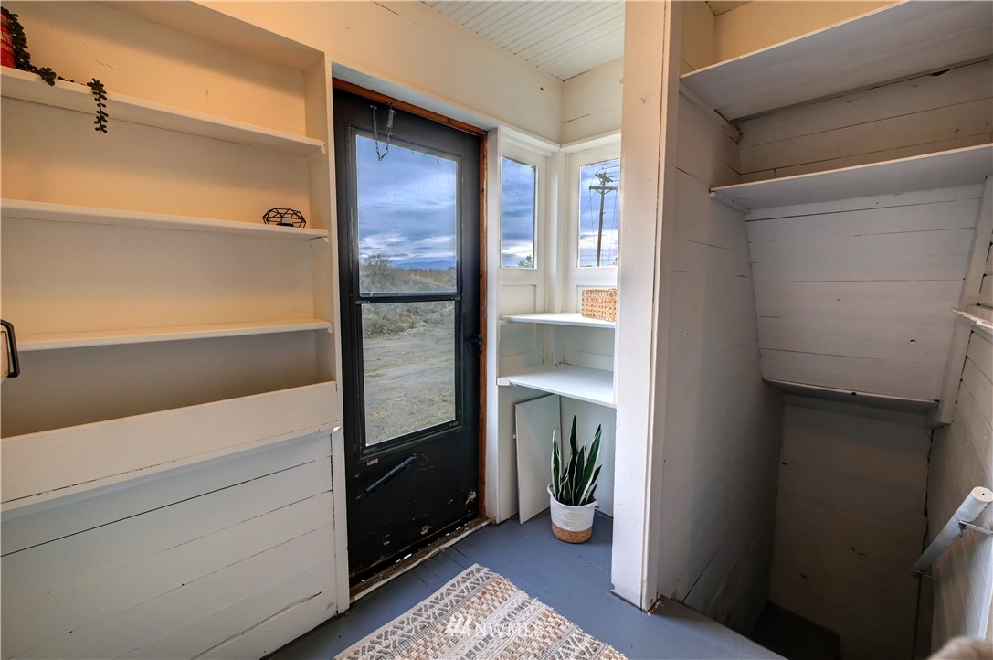 28 Fiker Road Omak, WA 98841 - Photo 16 of 39 a view of an entryway
