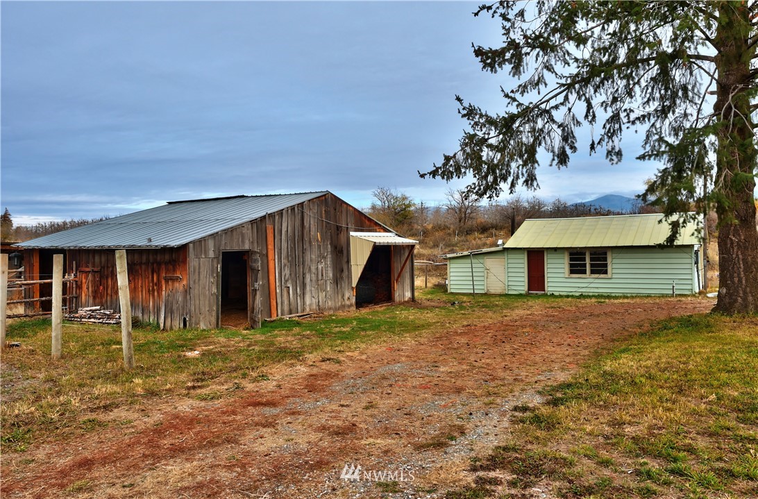 28 Fiker Road Omak, WA 98841 - Photo 30 of 39 a house with yard in front of it
