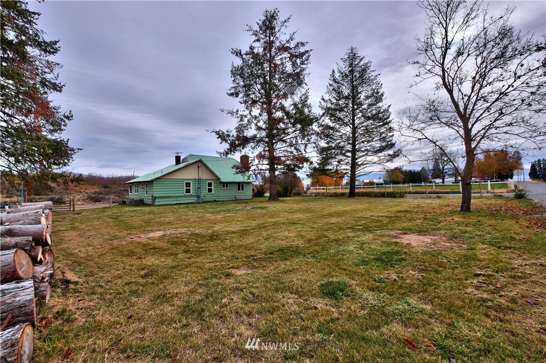 28 Fiker Road Omak, WA 98841 - Photo 35 of 39 a front view of house with yard