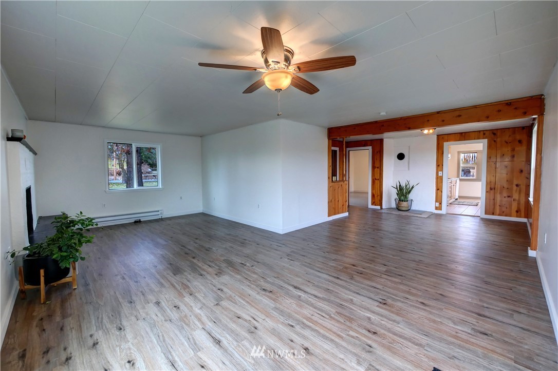 28 Fiker Road Omak, WA 98841 - Photo 8 of 39 a view of empty room with wooden floor and ceiling fan