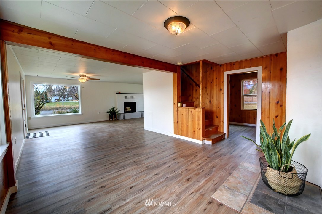 28 Fiker Road Omak, WA 98841 - Photo 9 of 39 a view of an empty room and glass door