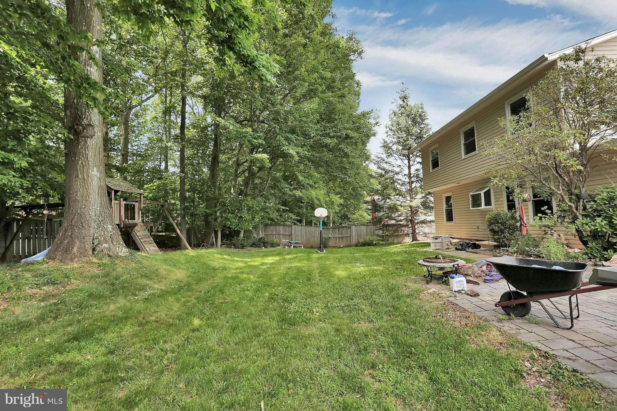 9160 Rockefeller Lane Springfield, VA 22153 - Photo 27 of 27 a backyard of a house with table and chairs