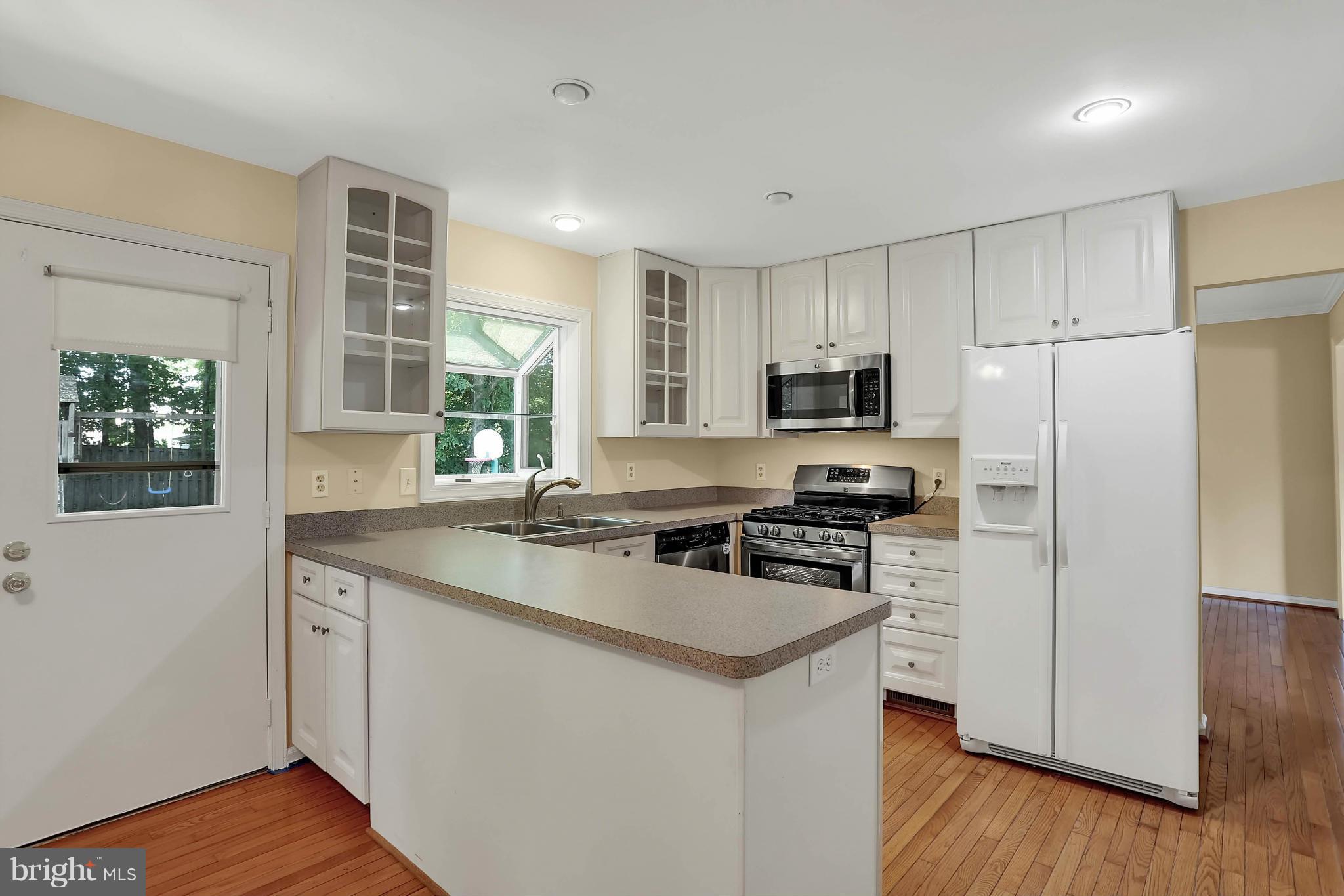 9160 Rockefeller Lane Springfield, VA 22153 - Photo 4 of 27 a kitchen with granite countertop a sink stove and refrigerator