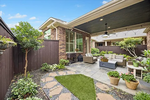 $479,000 | 530 Imperial Boulevard, Sugar Land, TX 77498
